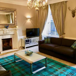Escape To @ Abercromby Place Apartment