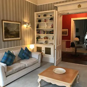 Escape To @ Albyn Place Apartment