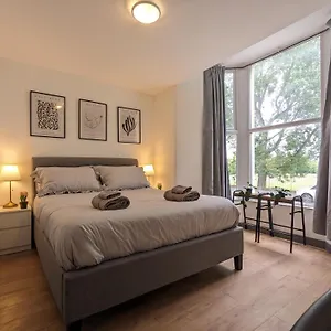 Near Centre Private Bath Free Parking Liverpool